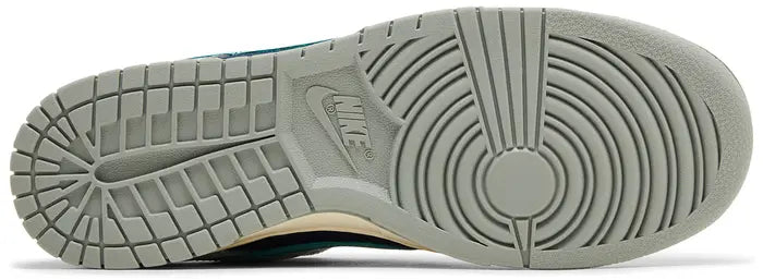 Nike Dunk Low "Dark Obsidian / Green Forest"